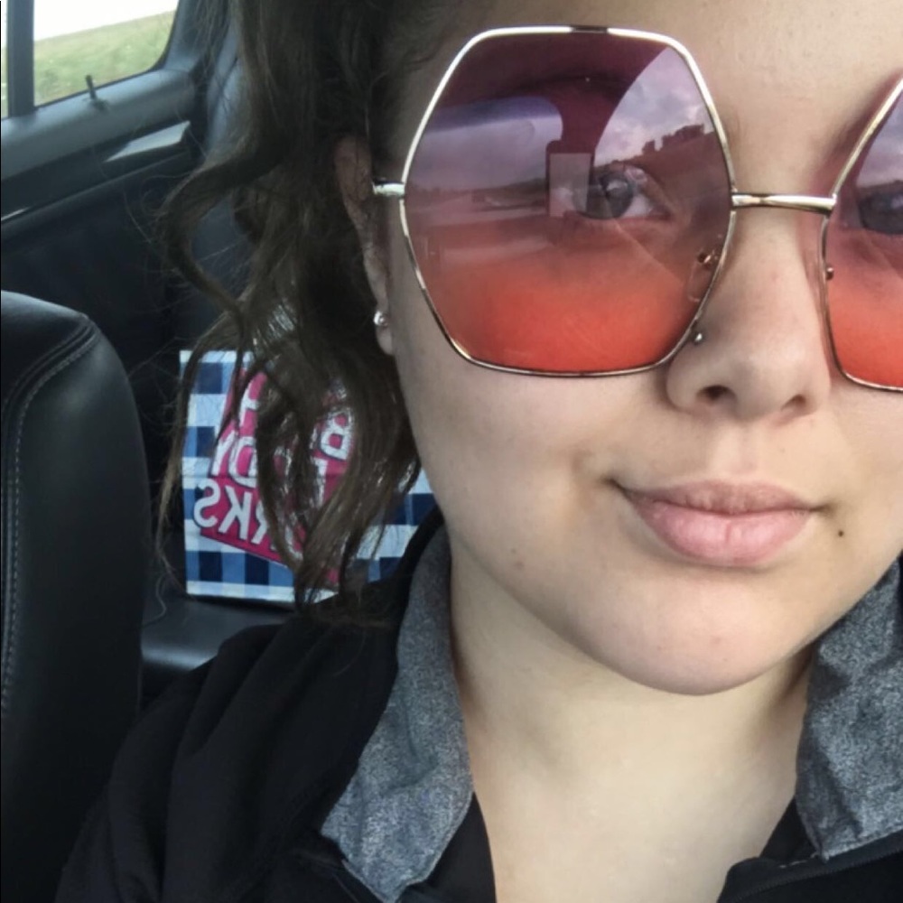 Meet your Posher, Nadia